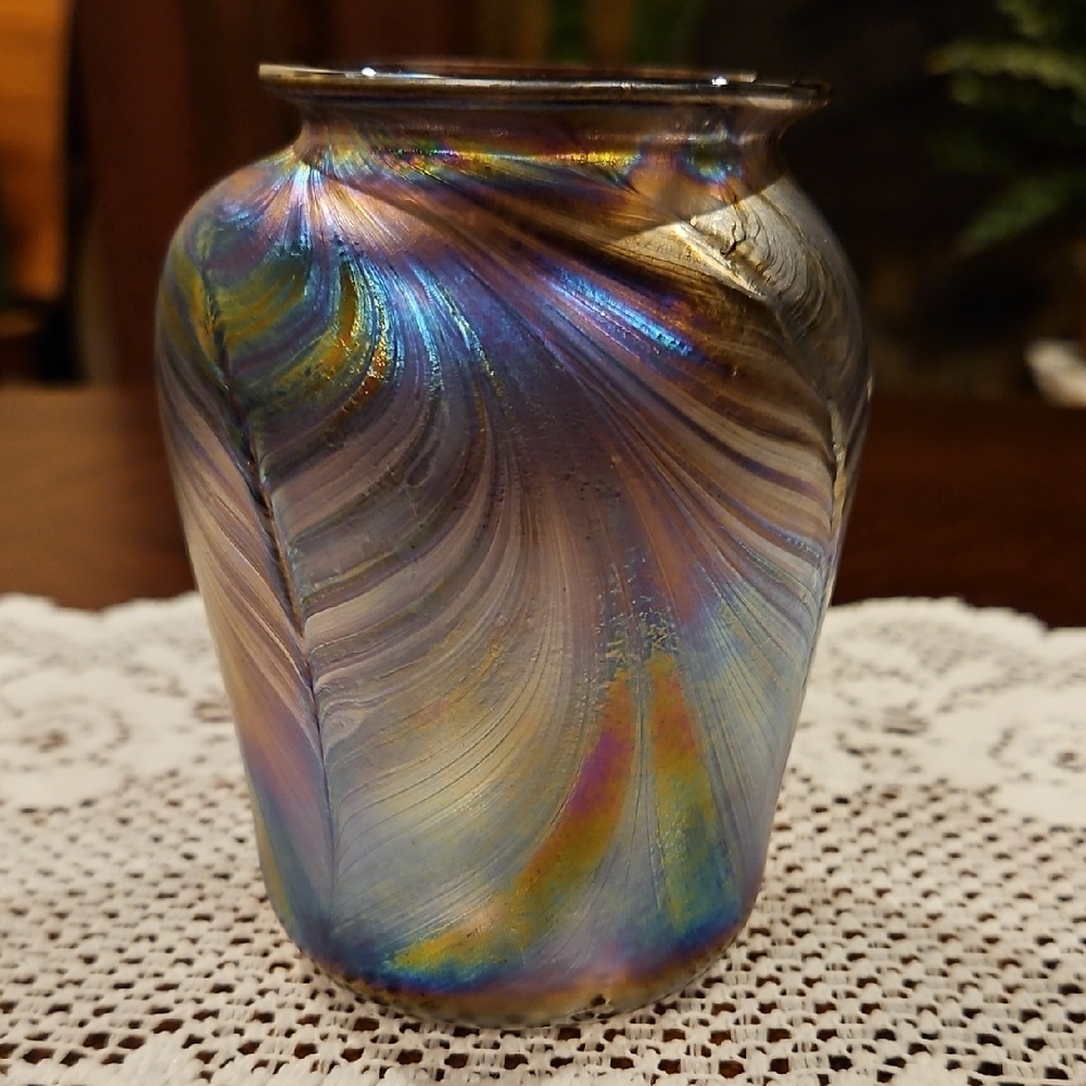 VTG Signed EG 82 Mt St Helens Volcanic Ash Art Glass Vase Iridescent Swirl NWT